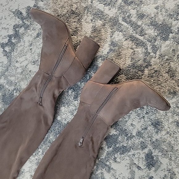 Over the knee boots - Picture 3 of 8